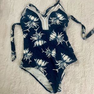 Roxy Floral Swimsuit 🌊